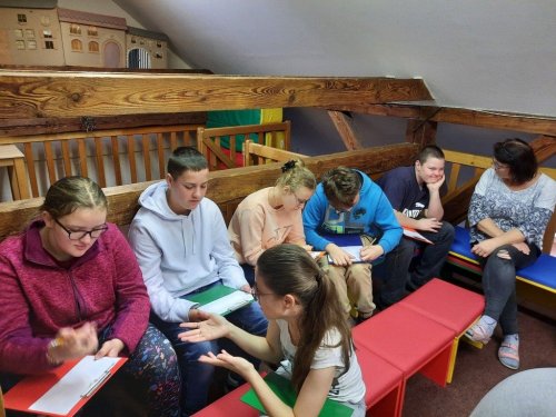 VIII. třída na návštěvě v knihovně