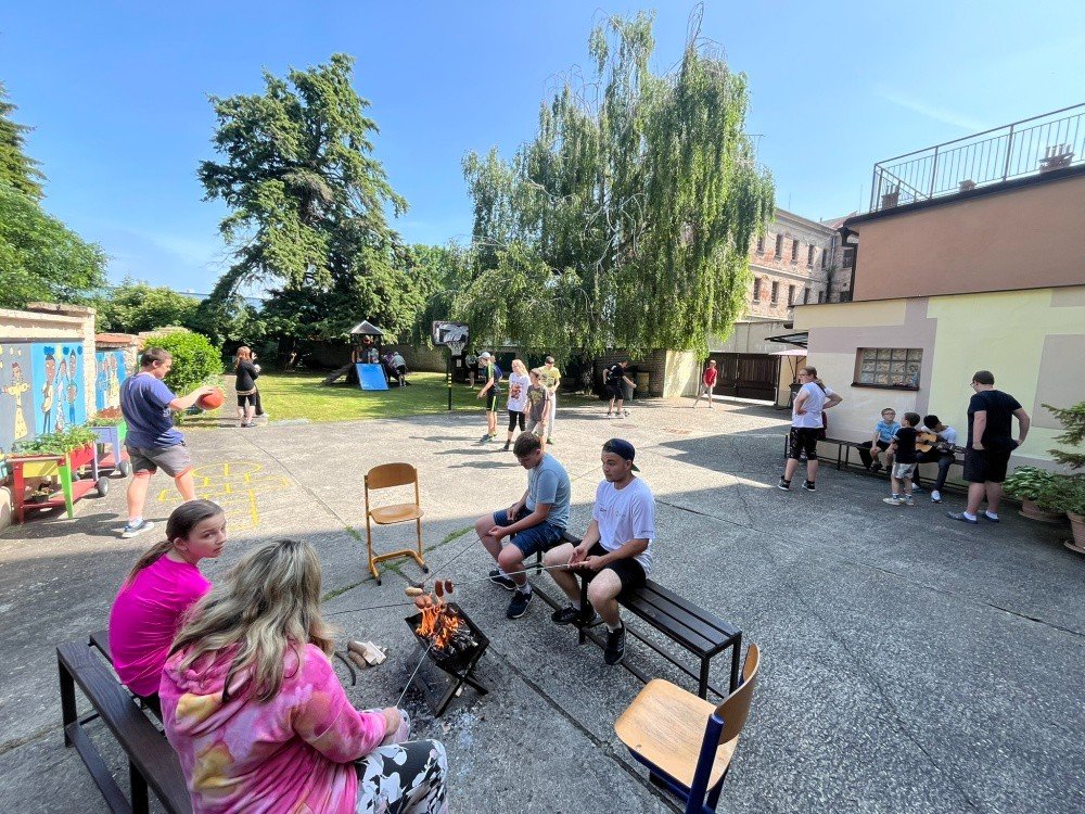 Společné zakončení projektového týdne na školní zahradě