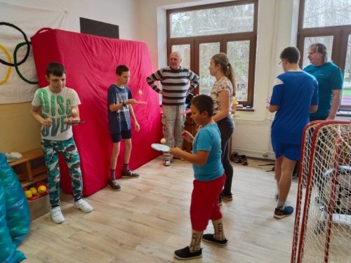 Sportovní aktivity s trenéry stolního tenisu